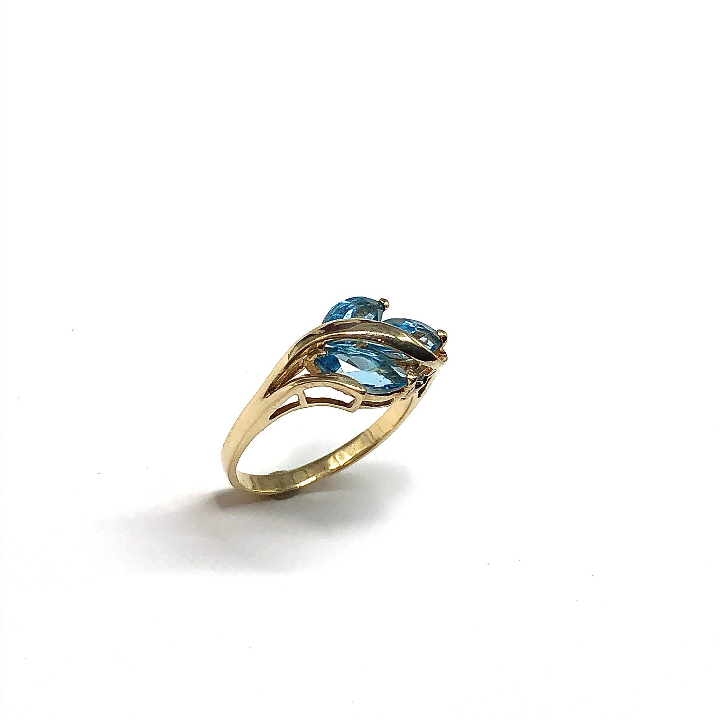 10k gold blue topaz gemstone ring