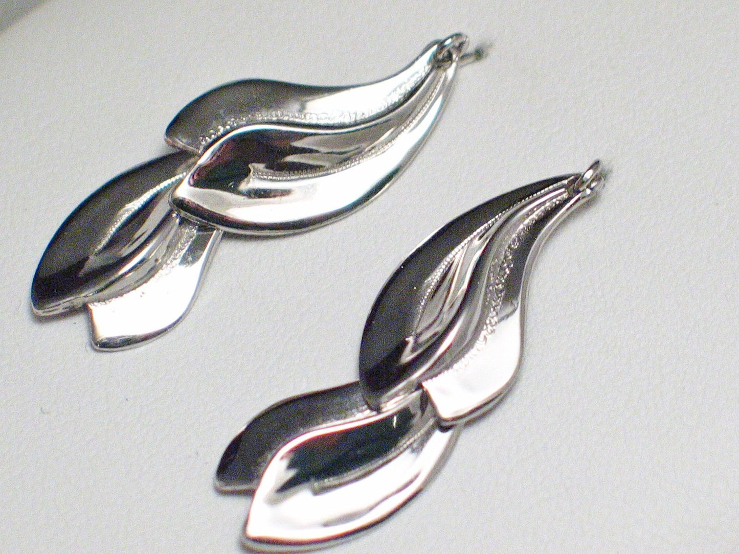 Dangle Earrings, Sterling Silver Wavy Feather Design Dangle Earrings