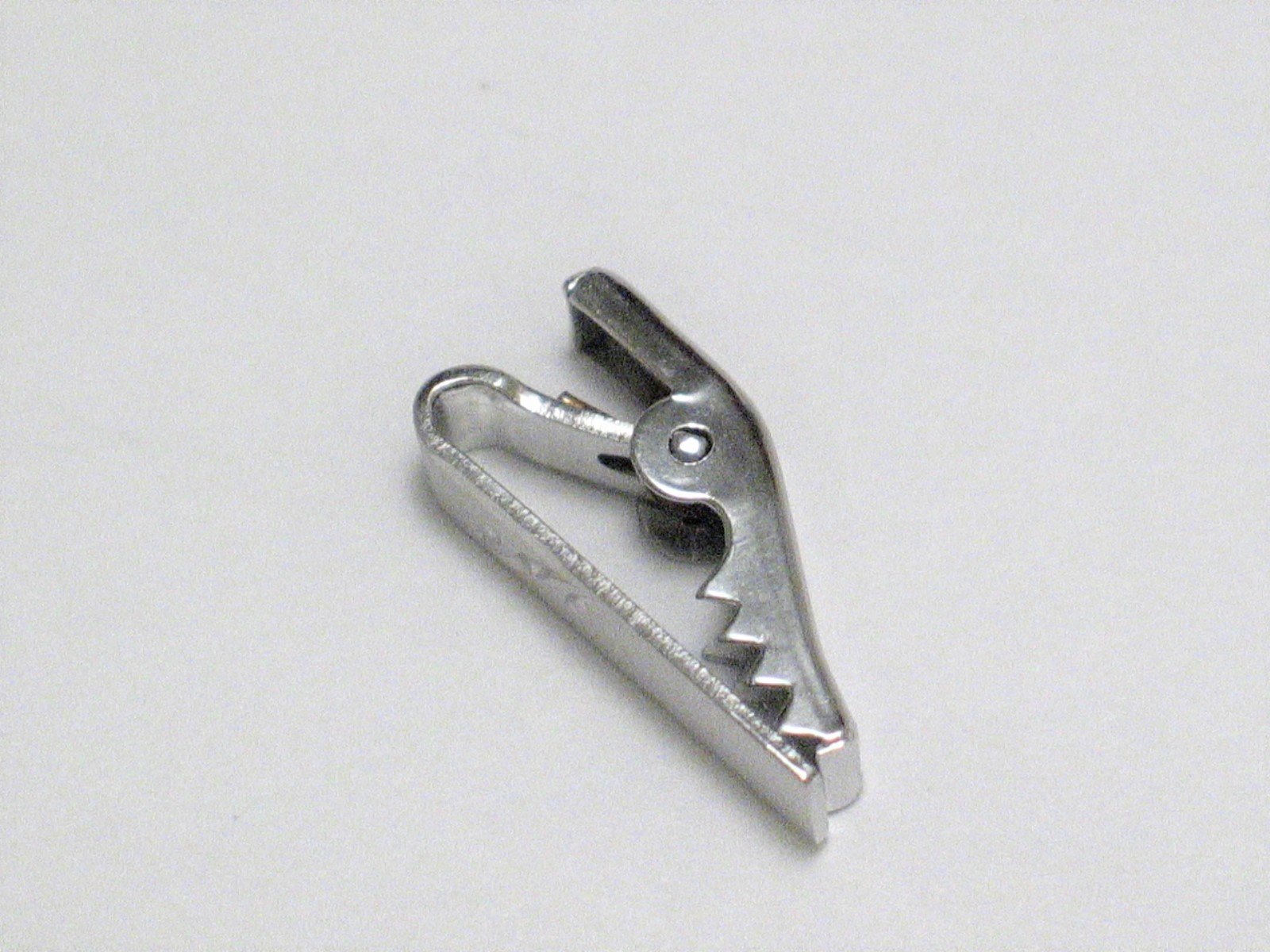 Vintage Sterling Silver Diamond Cut Satin Finish Short Style Tie Clip