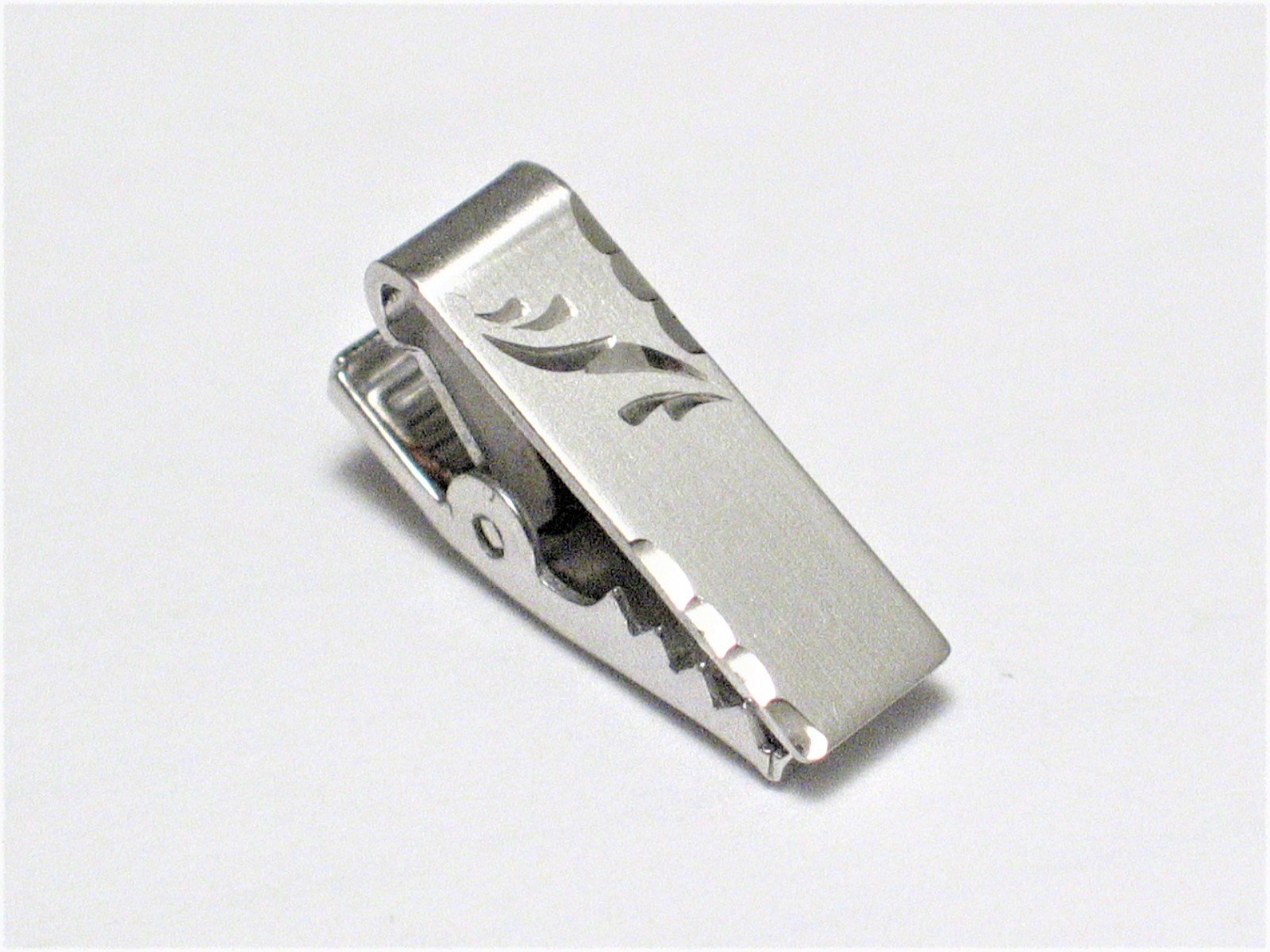 Vintage Sterling Silver Diamond Cut Satin Finish Short Style Tie Clip