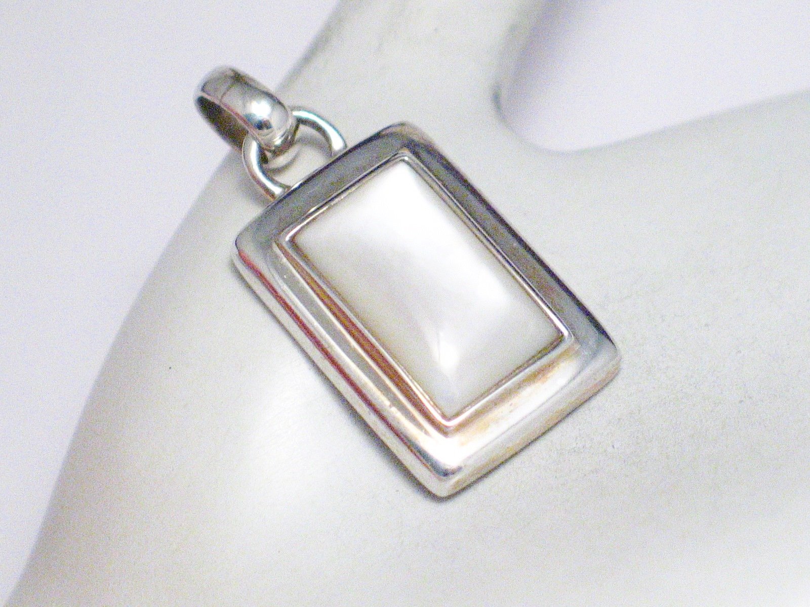 Vintage modernist sterling silver store geometric pendant with single pearl